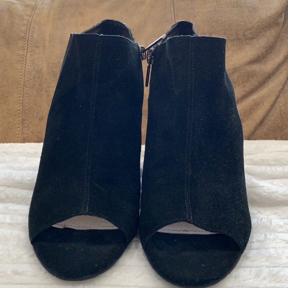 Shoes - Picture 2 of 8